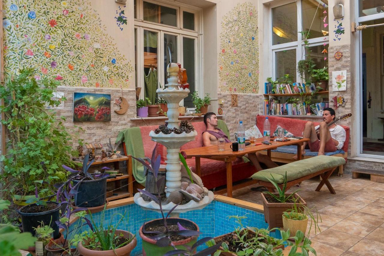 Lotus Garden Hostel Измир Экстерьер фото