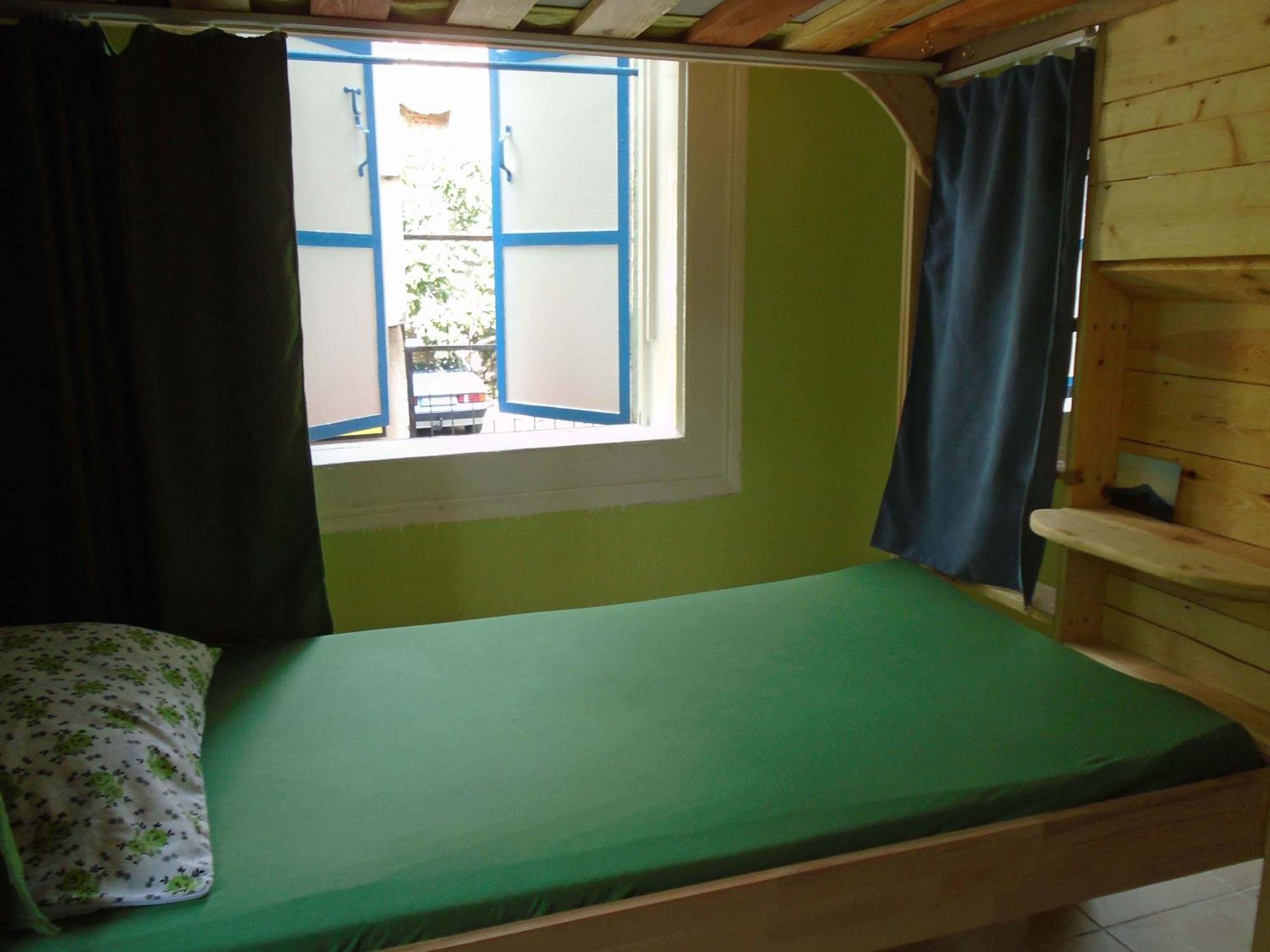 Lotus Garden Hostel Измир Номер фото