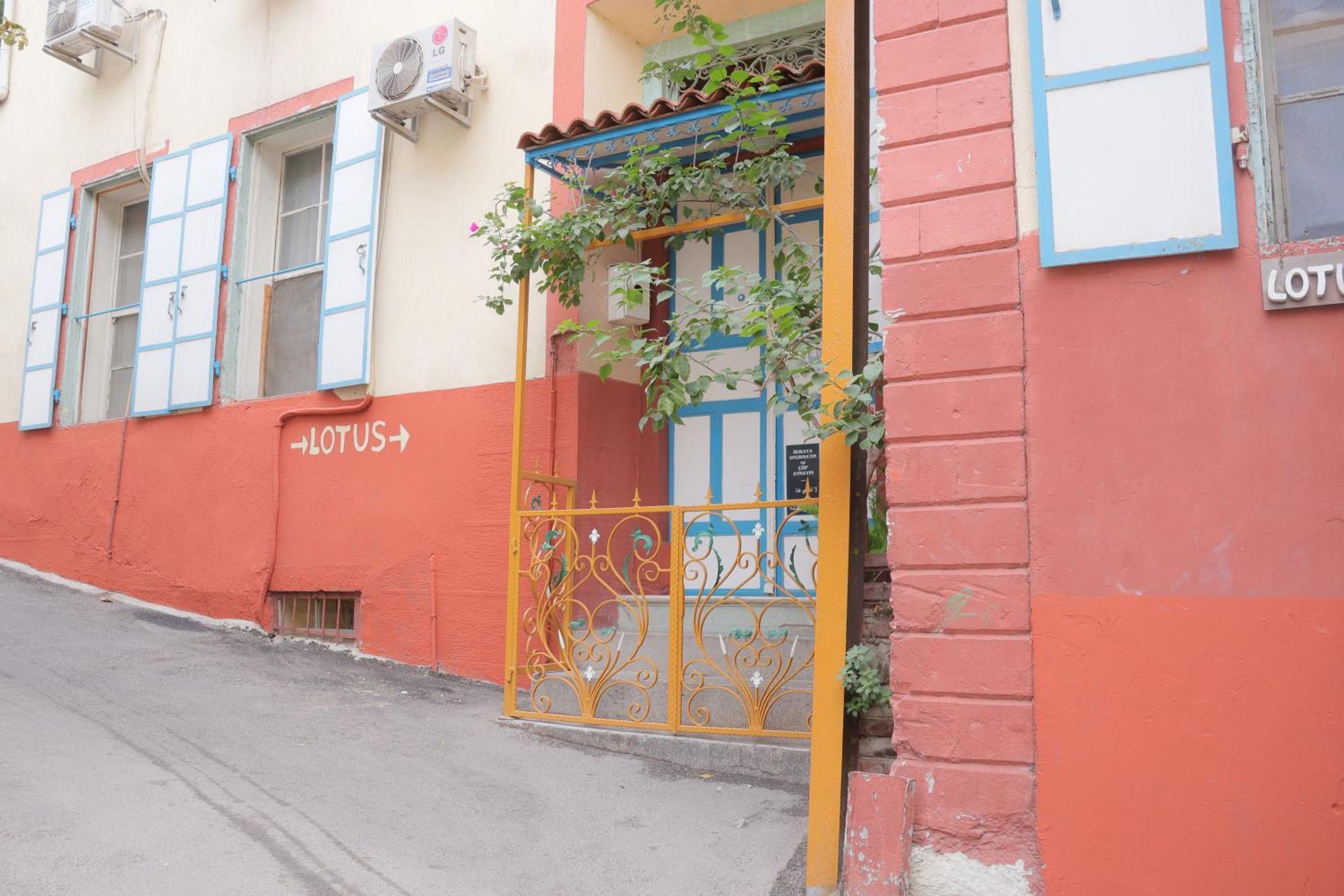 Lotus Garden Hostel Измир Экстерьер фото