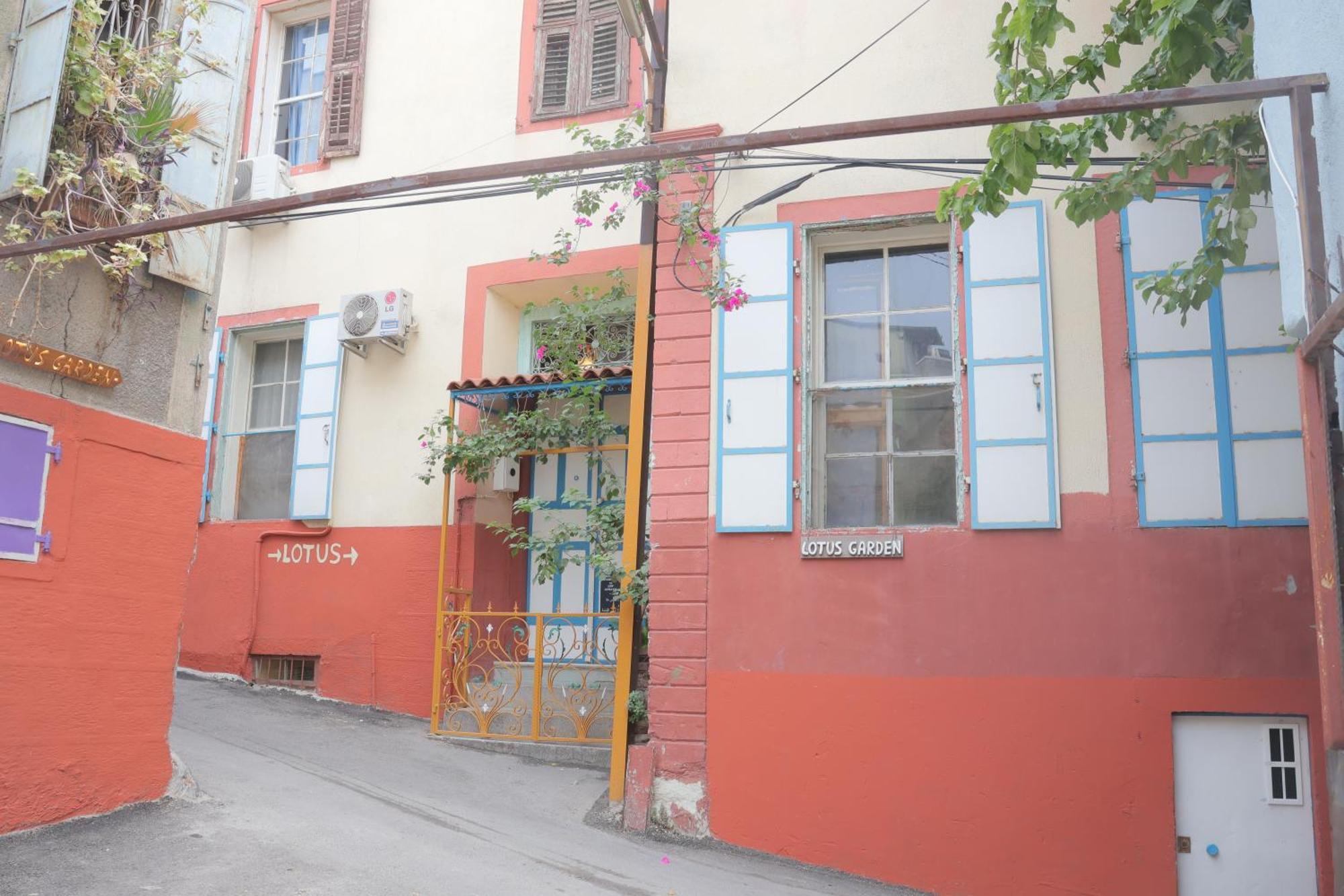 Lotus Garden Hostel Измир Экстерьер фото