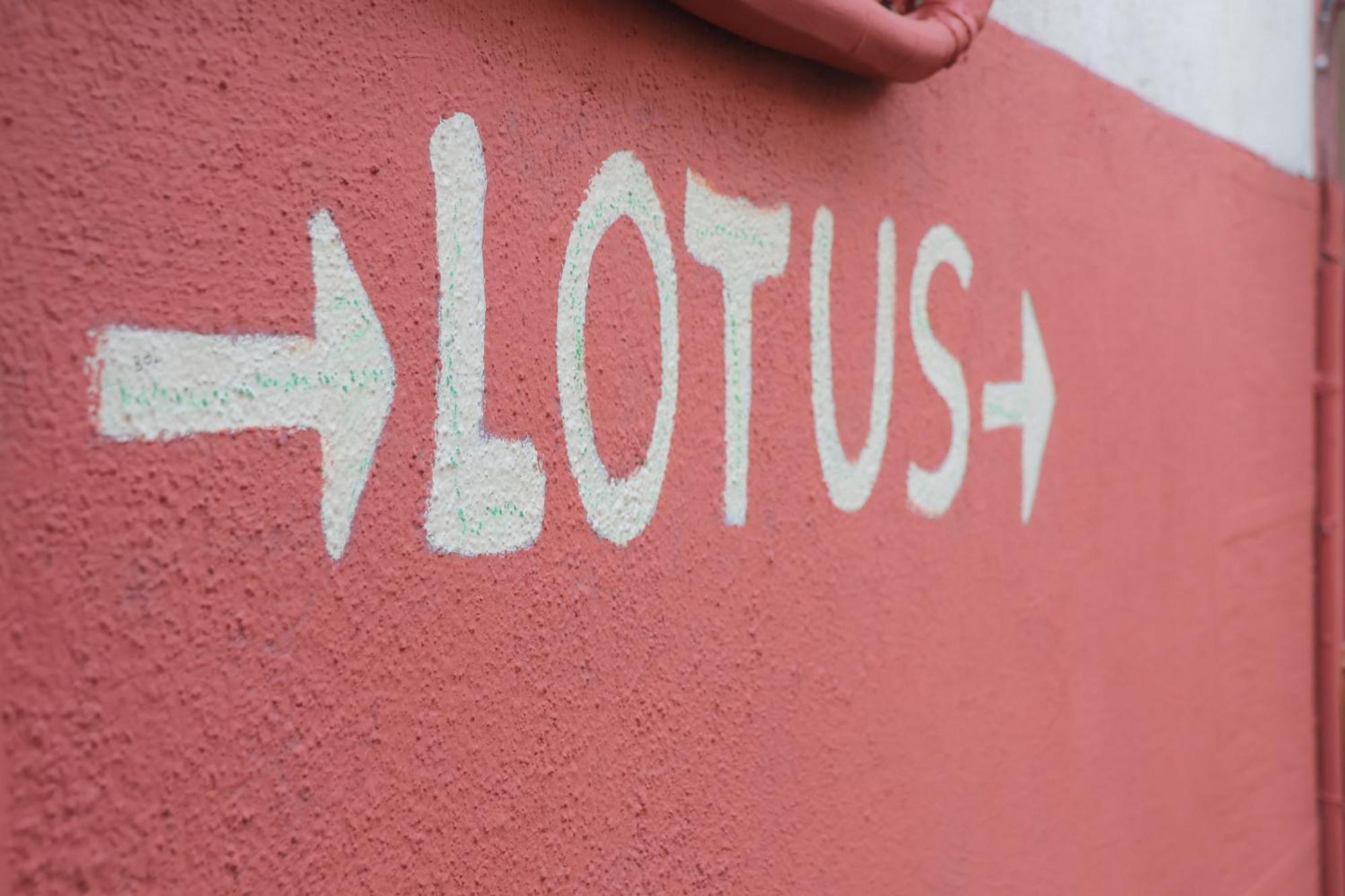 Lotus Garden Hostel Измир Экстерьер фото