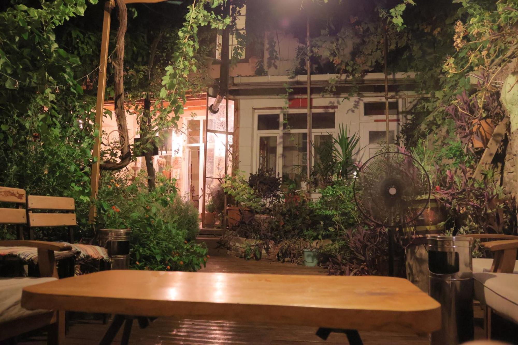 Lotus Garden Hostel Измир Экстерьер фото