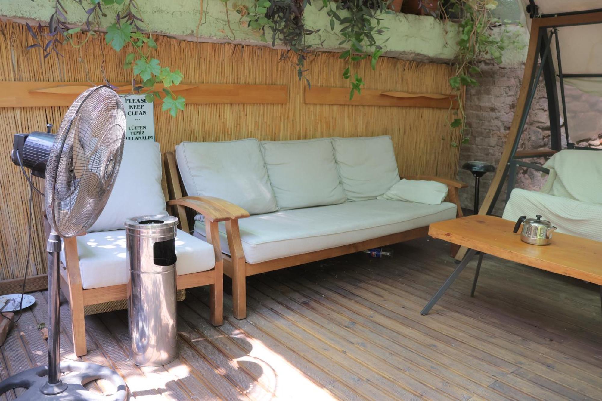 Lotus Garden Hostel Измир Экстерьер фото