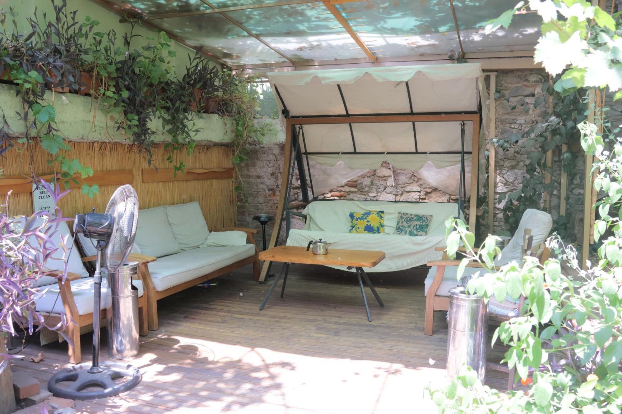 Lotus Garden Hostel Измир Экстерьер фото