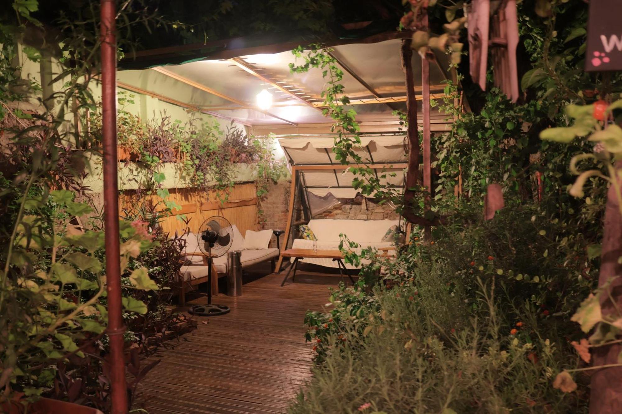 Lotus Garden Hostel Измир Экстерьер фото