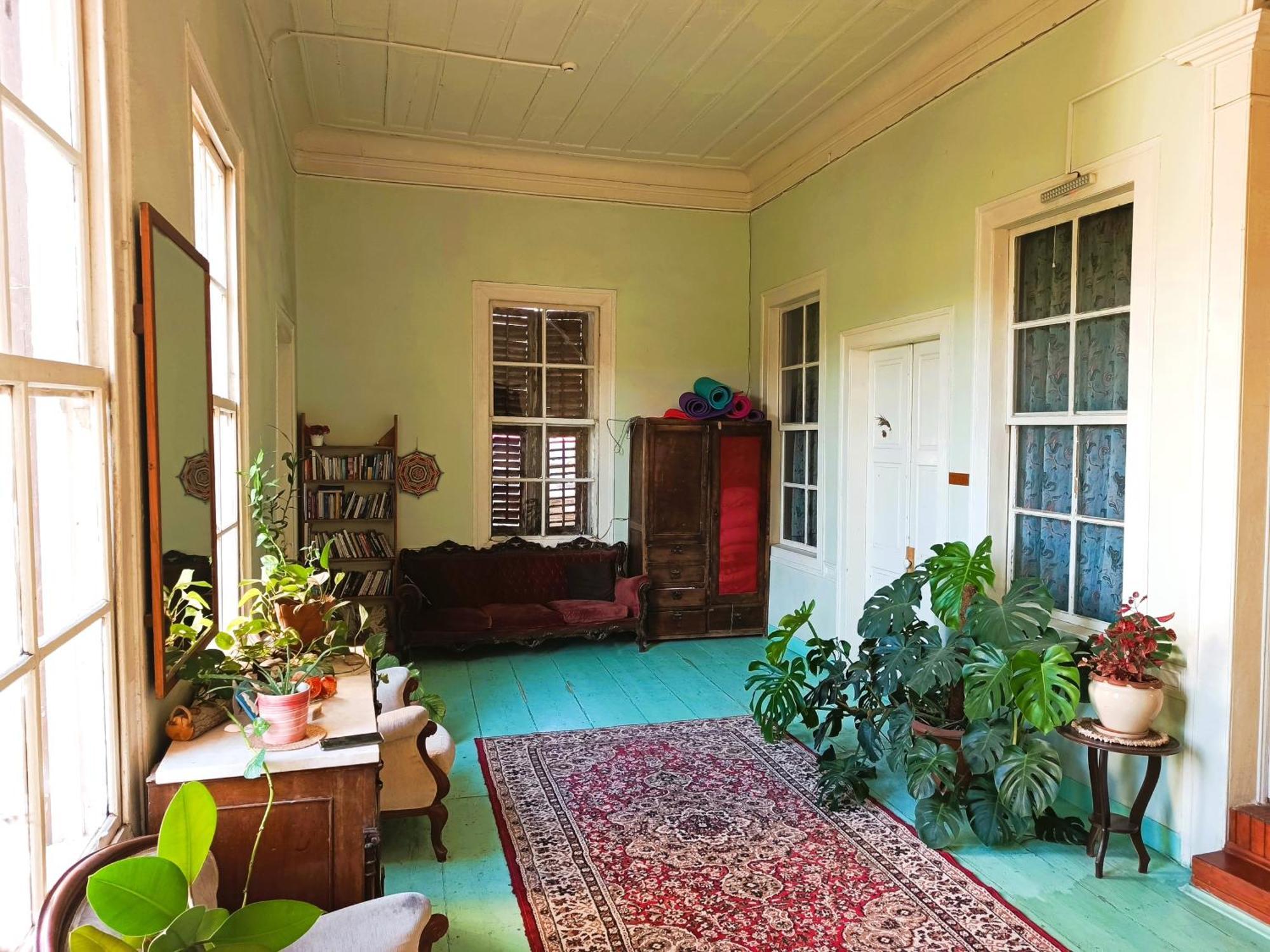 Lotus Garden Hostel Измир Экстерьер фото