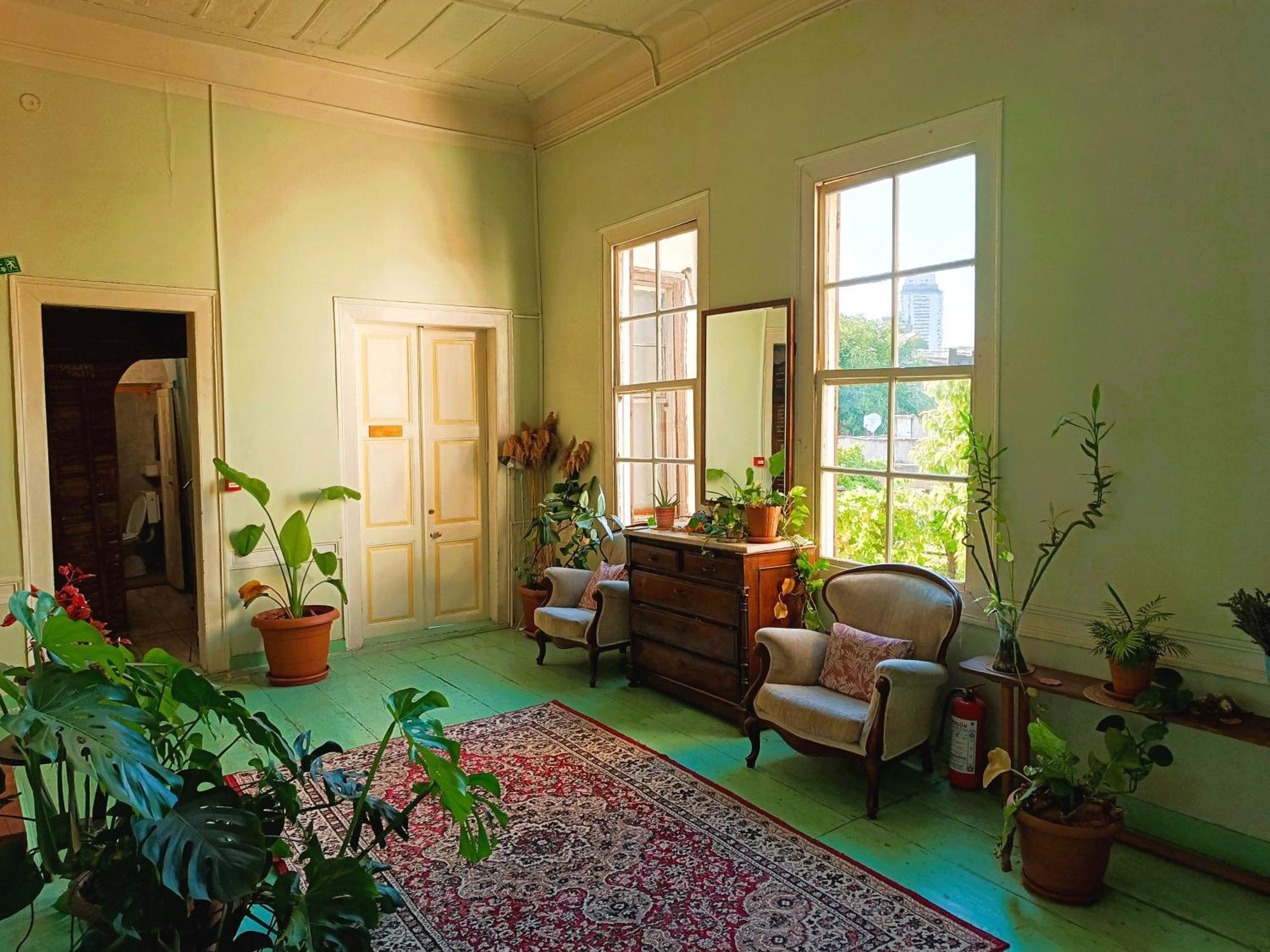 Lotus Garden Hostel Измир Экстерьер фото