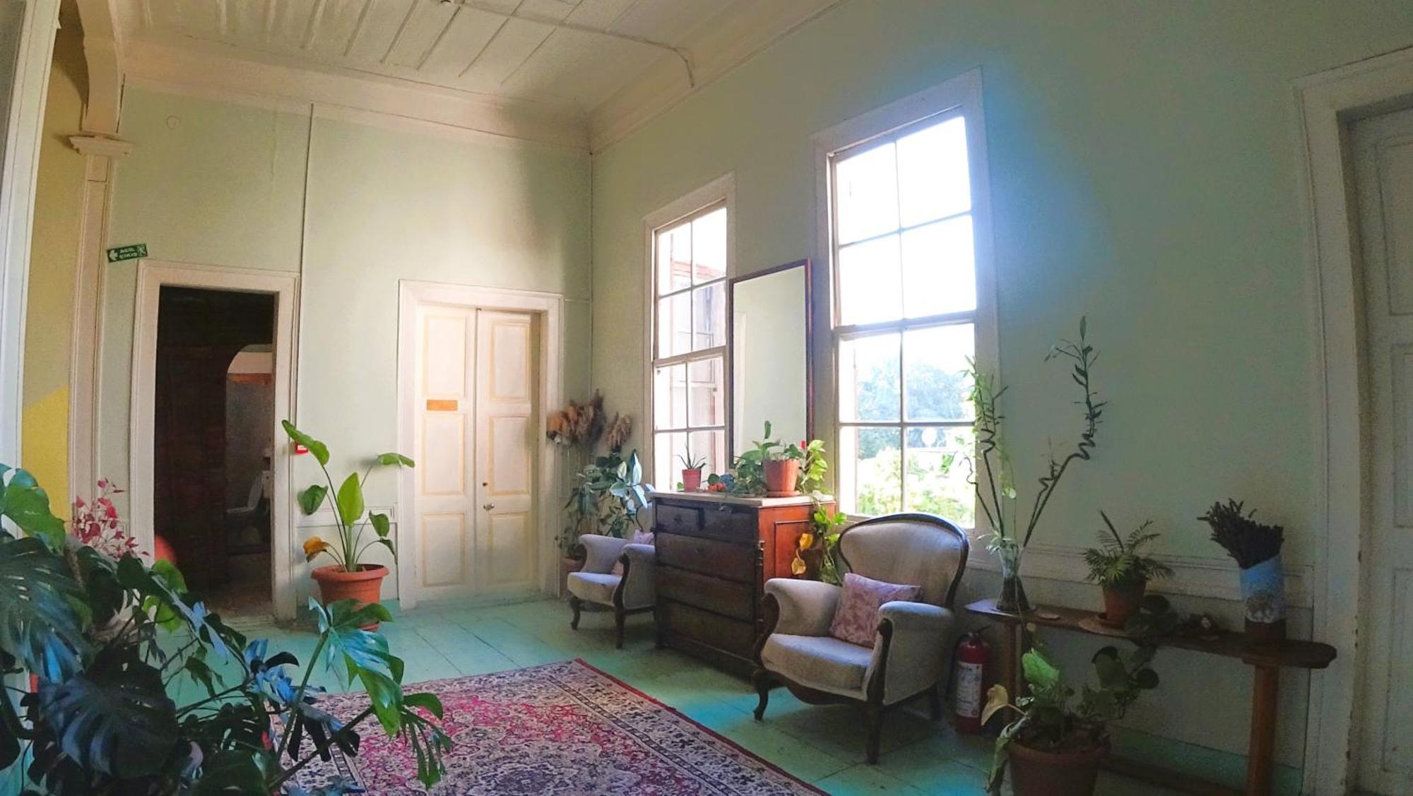 Lotus Garden Hostel Измир Экстерьер фото