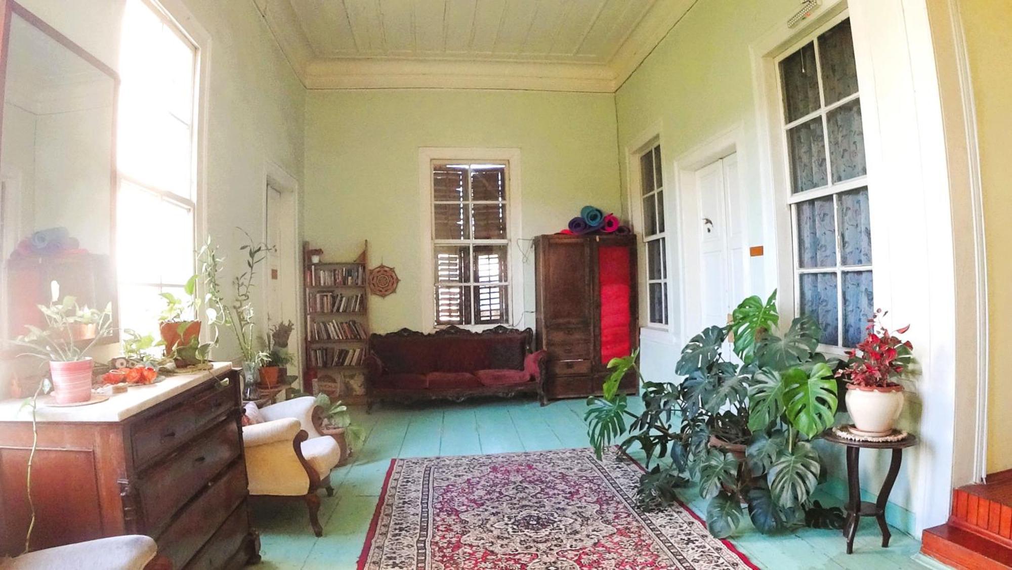 Lotus Garden Hostel Измир Экстерьер фото