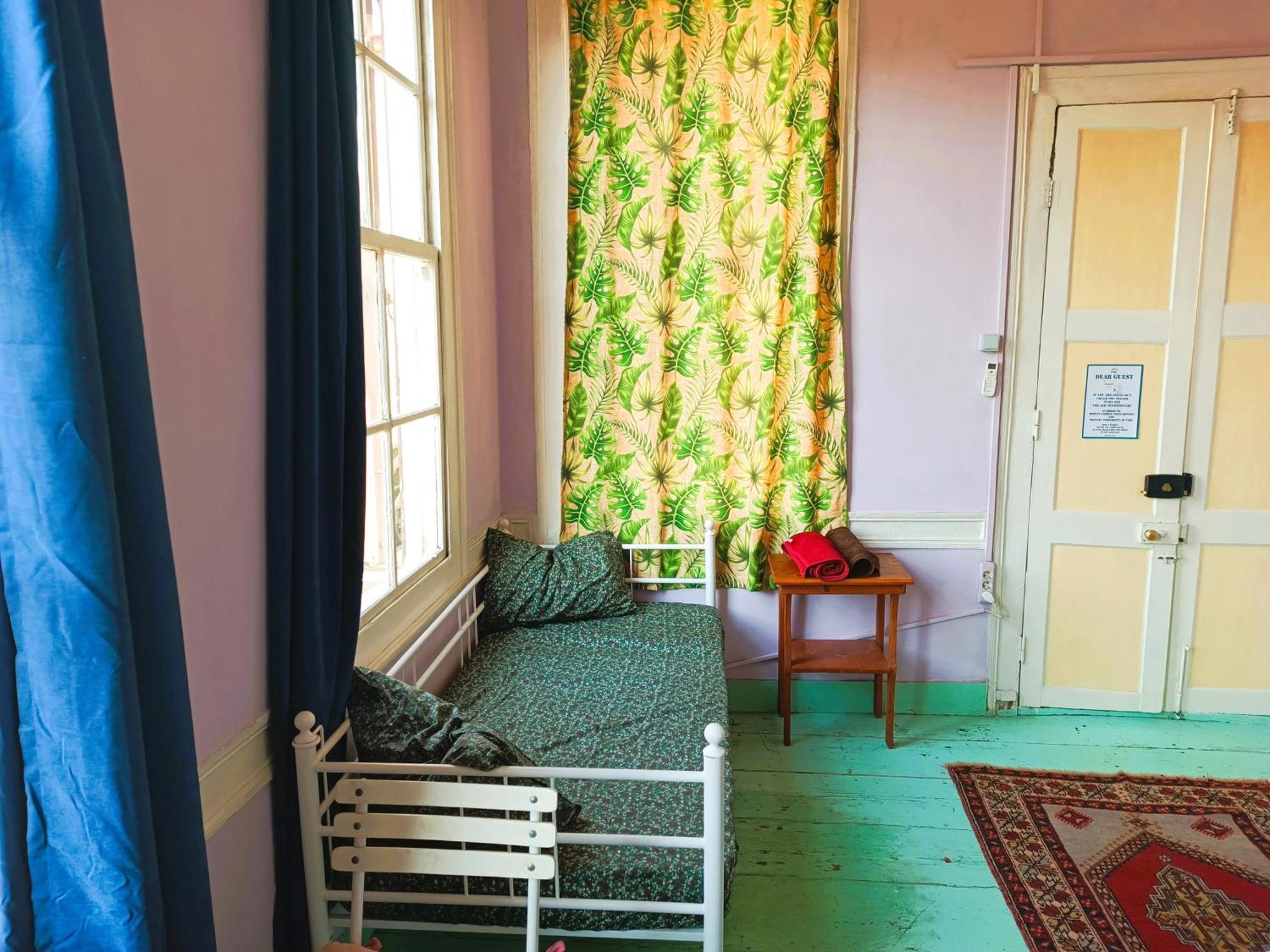 Lotus Garden Hostel Измир Экстерьер фото