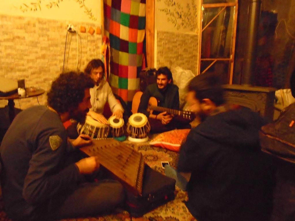 Lotus Garden Hostel Измир Экстерьер фото